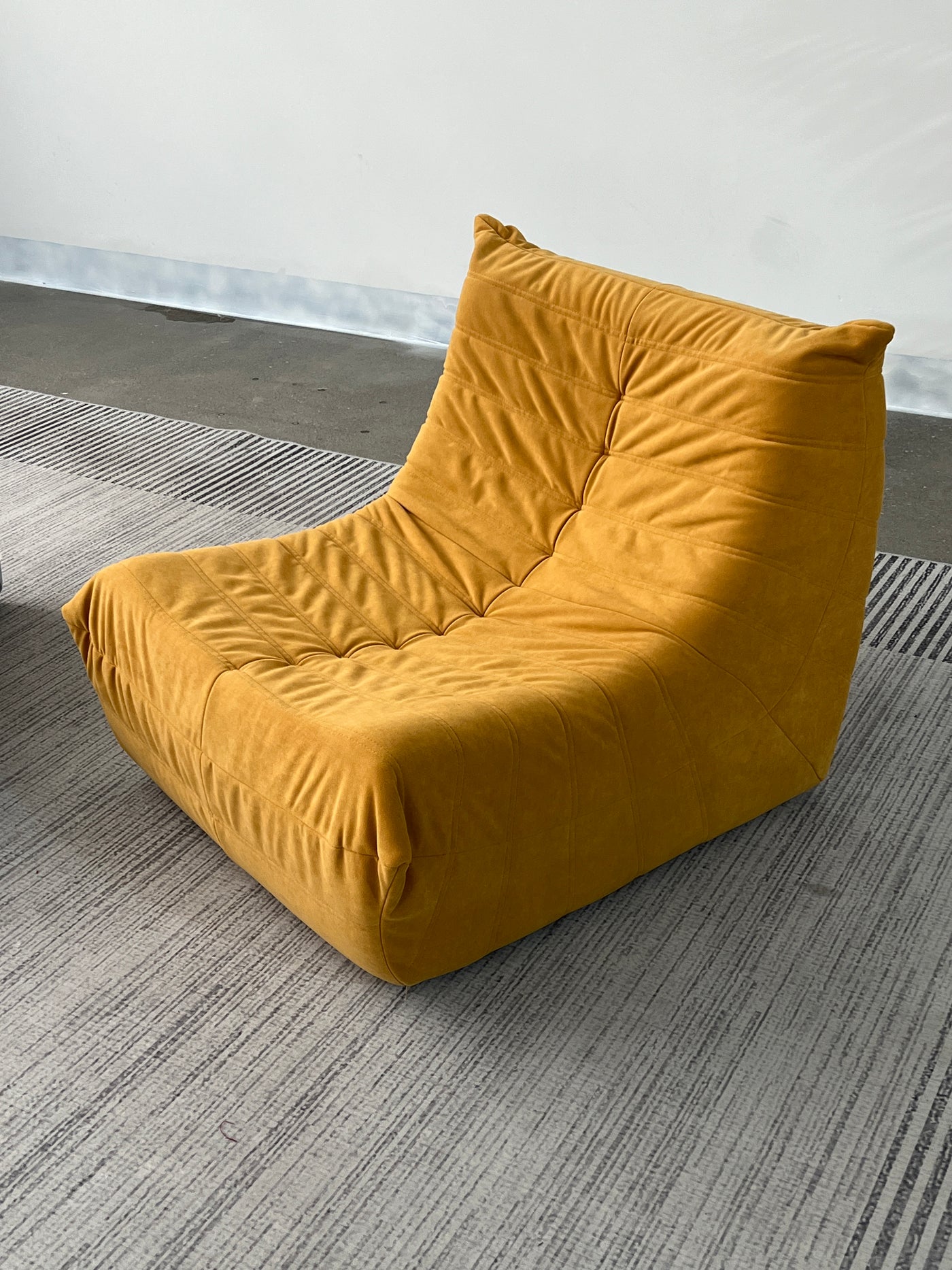 TOGO Lounge Chair