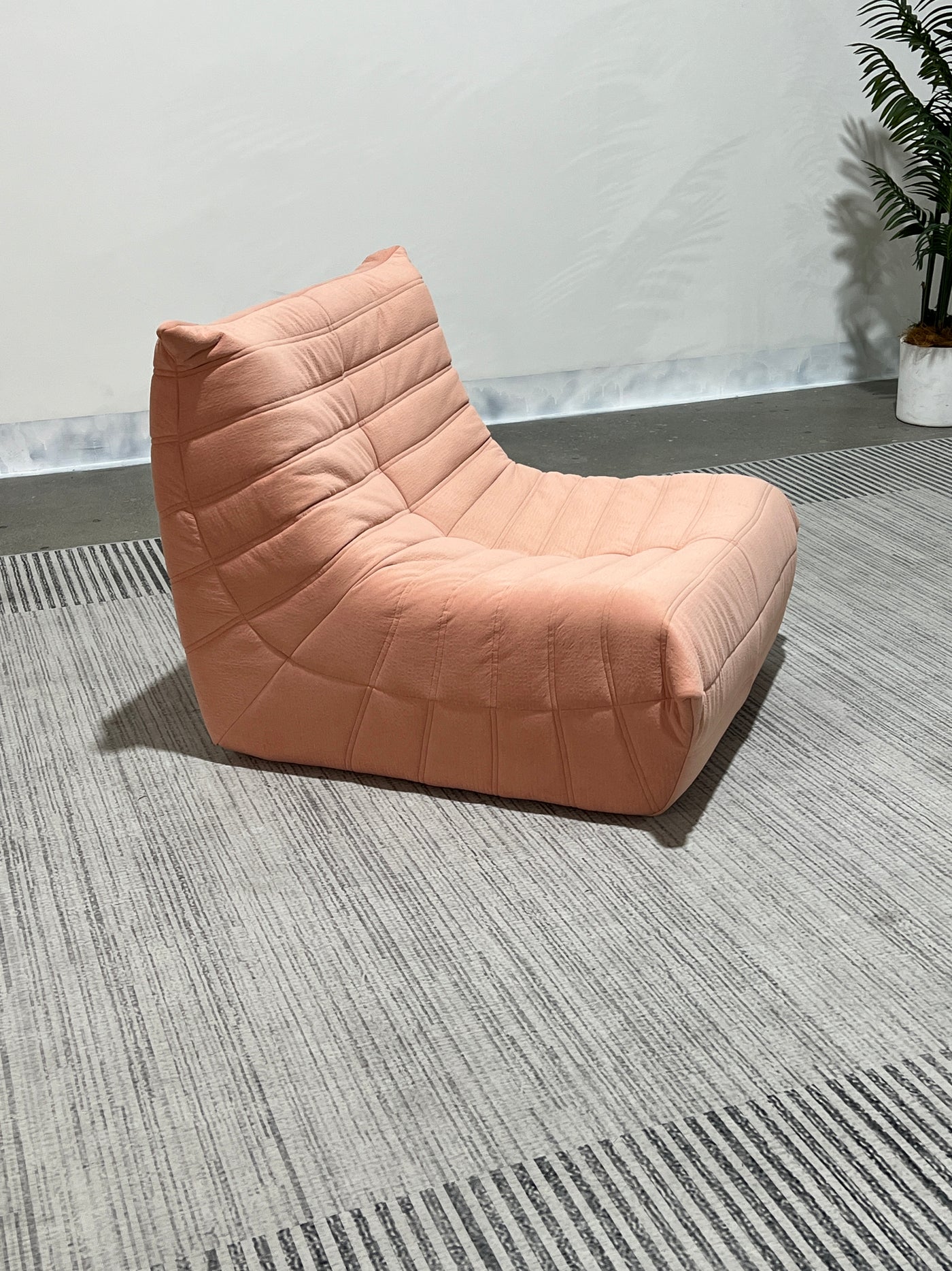 TOGO Lounge Chair