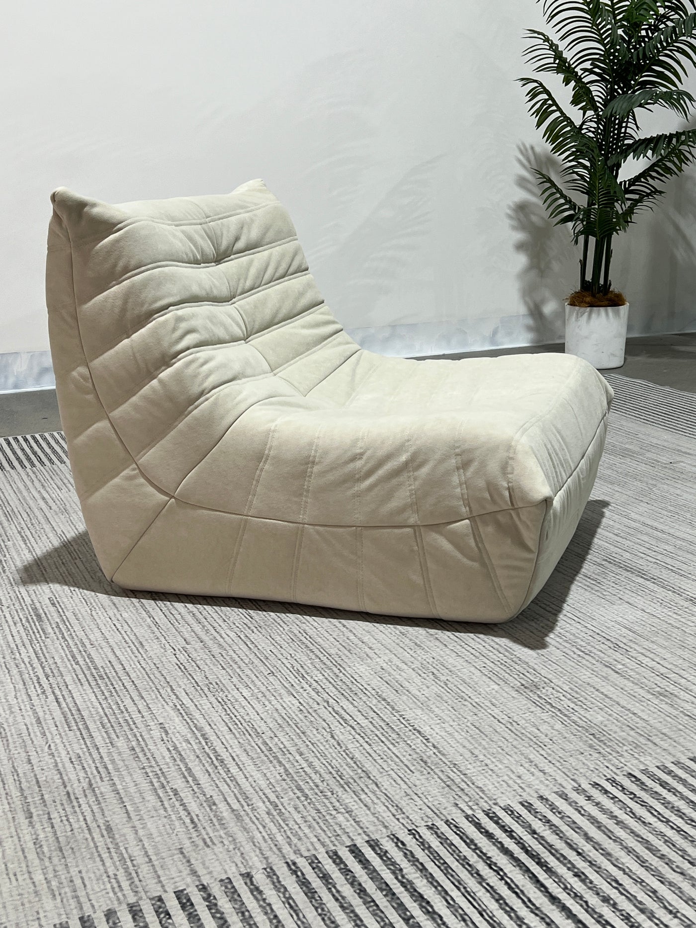 TOGO Lounge Chair