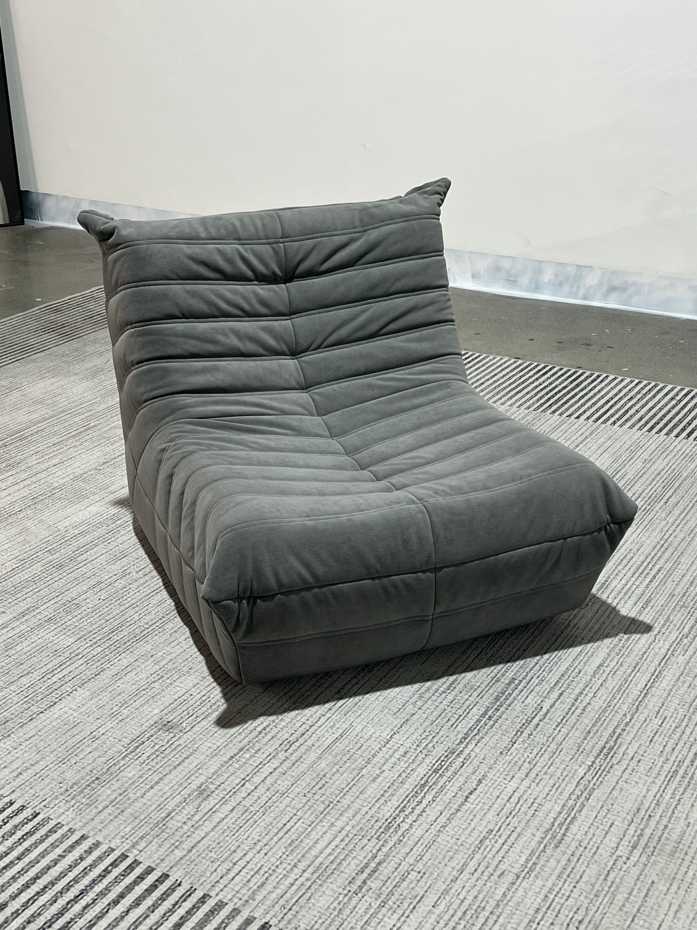 TOGO Lounge Chair